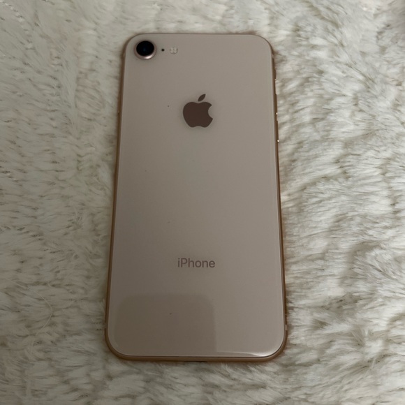 Gold iPhone 8 64GB Unlocked - Picture 4 of 14